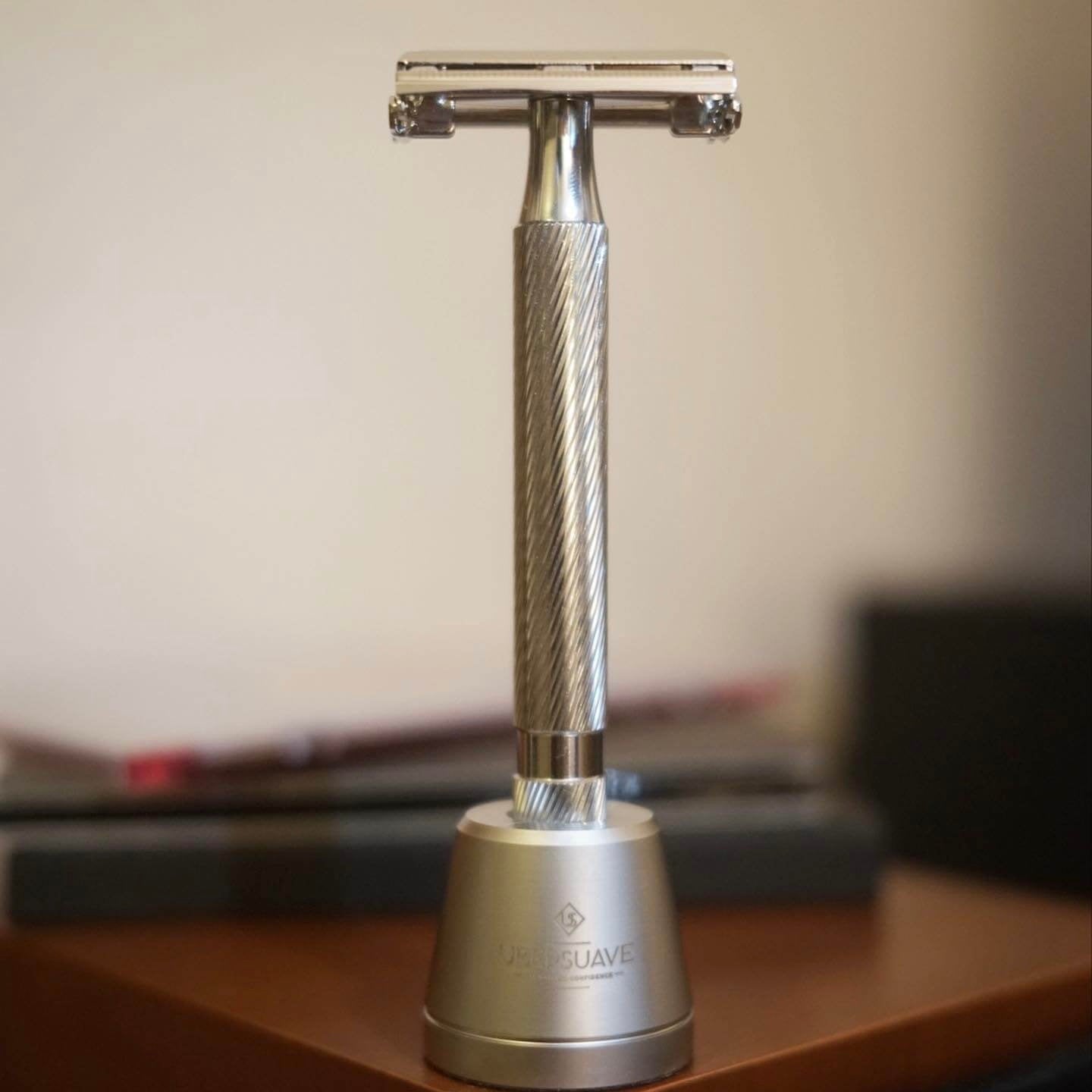 Ubershave Razor Island Stand (Silver/Black)